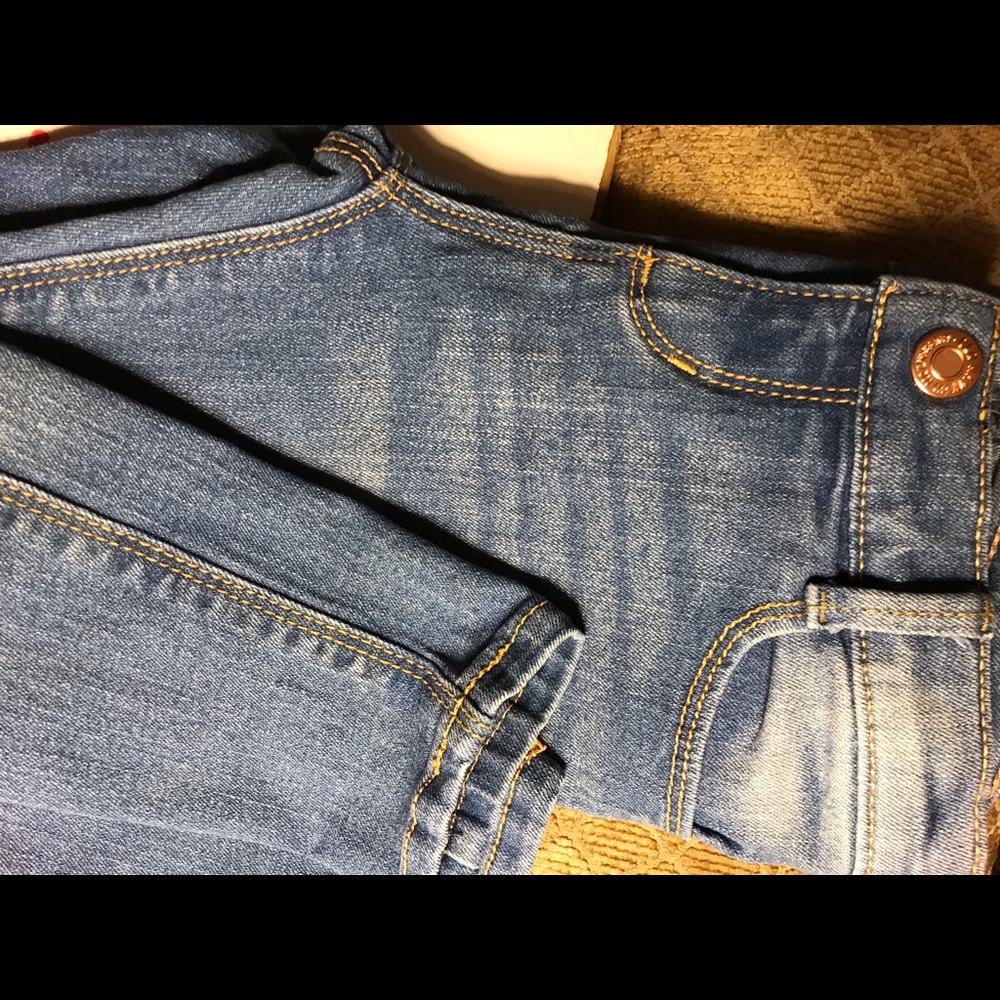 Toddler girl skinny jeans.